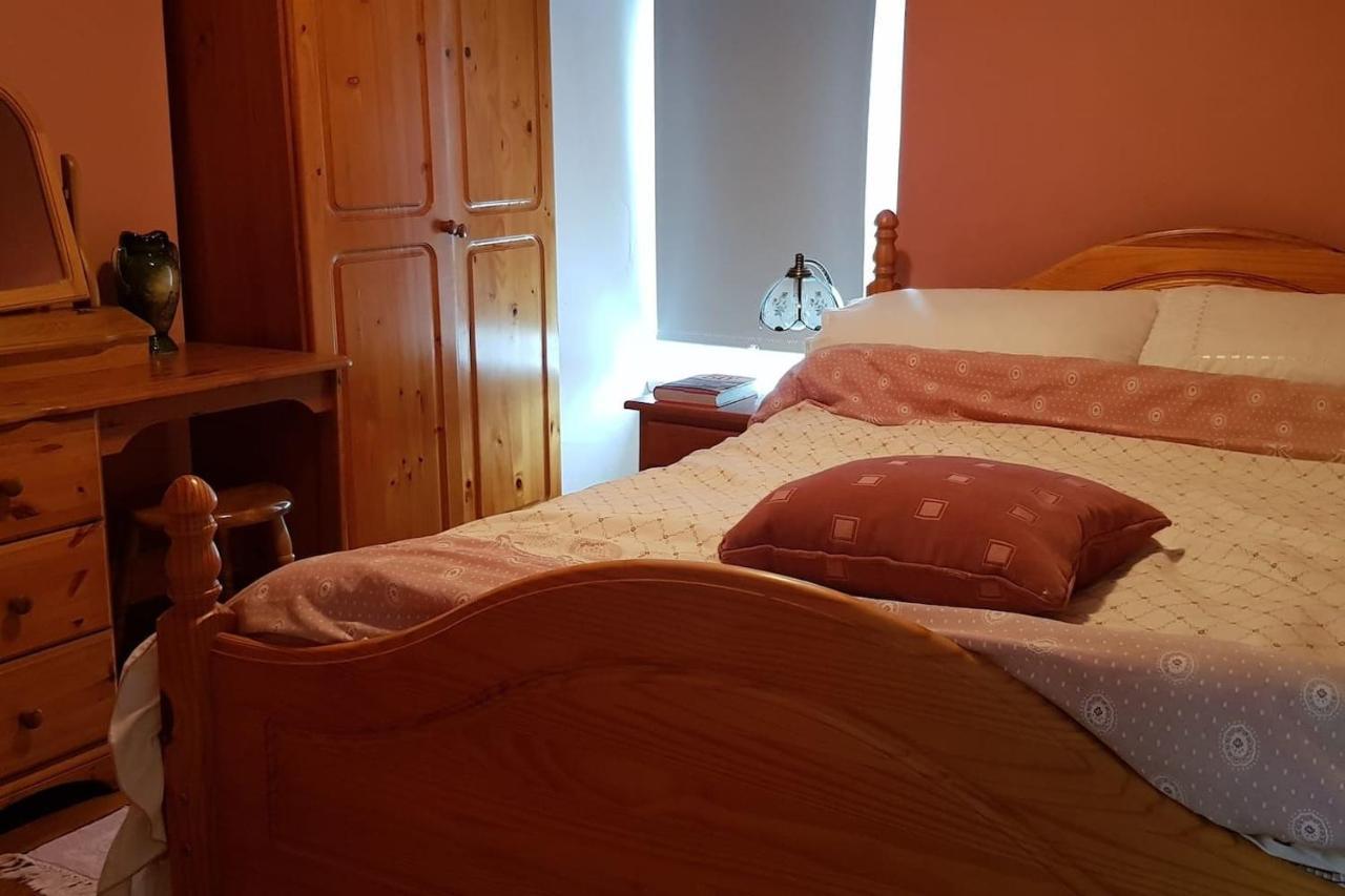 Banagher Cosy Townhouse On The Hill In Irelandヴィラ エクステリア 写真