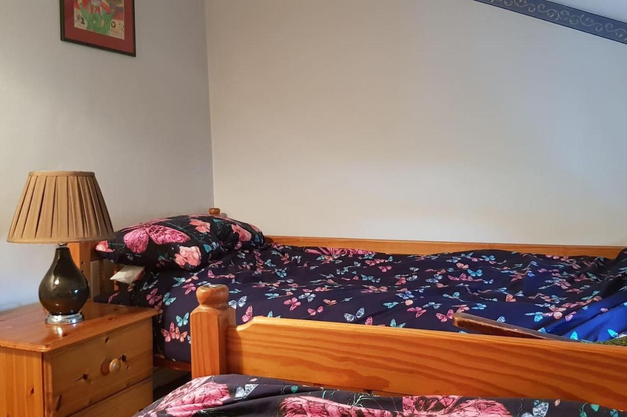 Banagher Cosy Townhouse On The Hill In Irelandヴィラ エクステリア 写真
